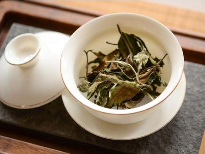 云南白茶与生普洱茶的功效与作用