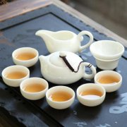 白瓷茶具知识介绍_白瓷茶具适合泡什么茶